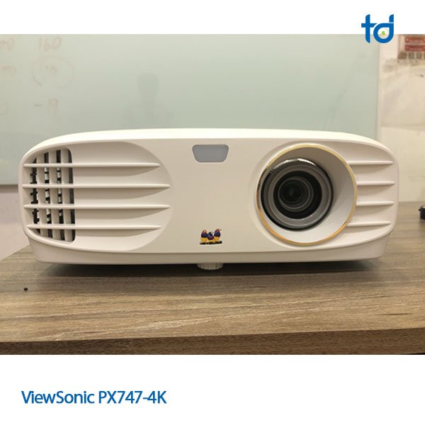 2-Front-Viewsonic-PX747-4K